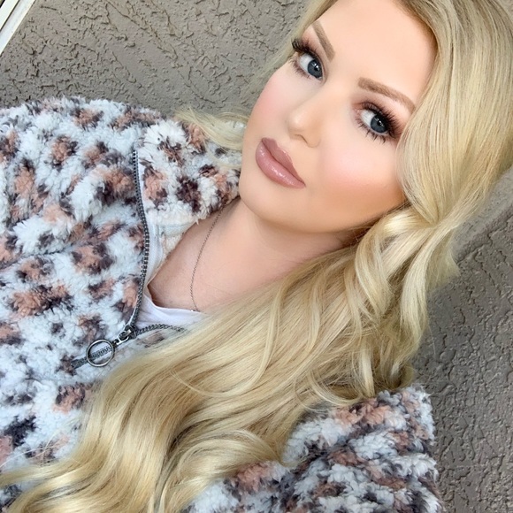 Meet your Posher, Sarah - Picture 2 of 2